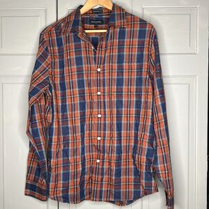 Banana Republic Untucked Shirt Large button down plaid